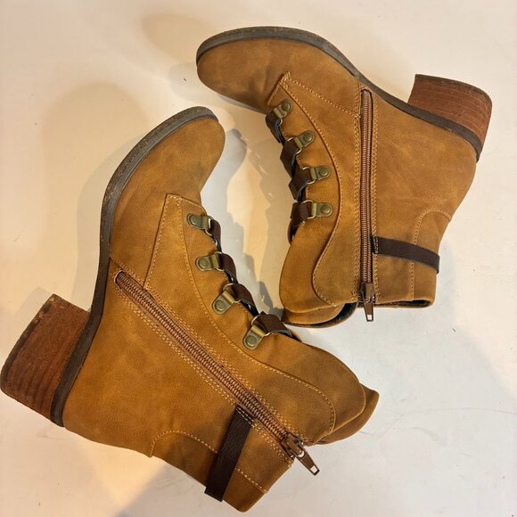 Korks | Reese ALace Up Ankle Boot - Picture 2 of 5